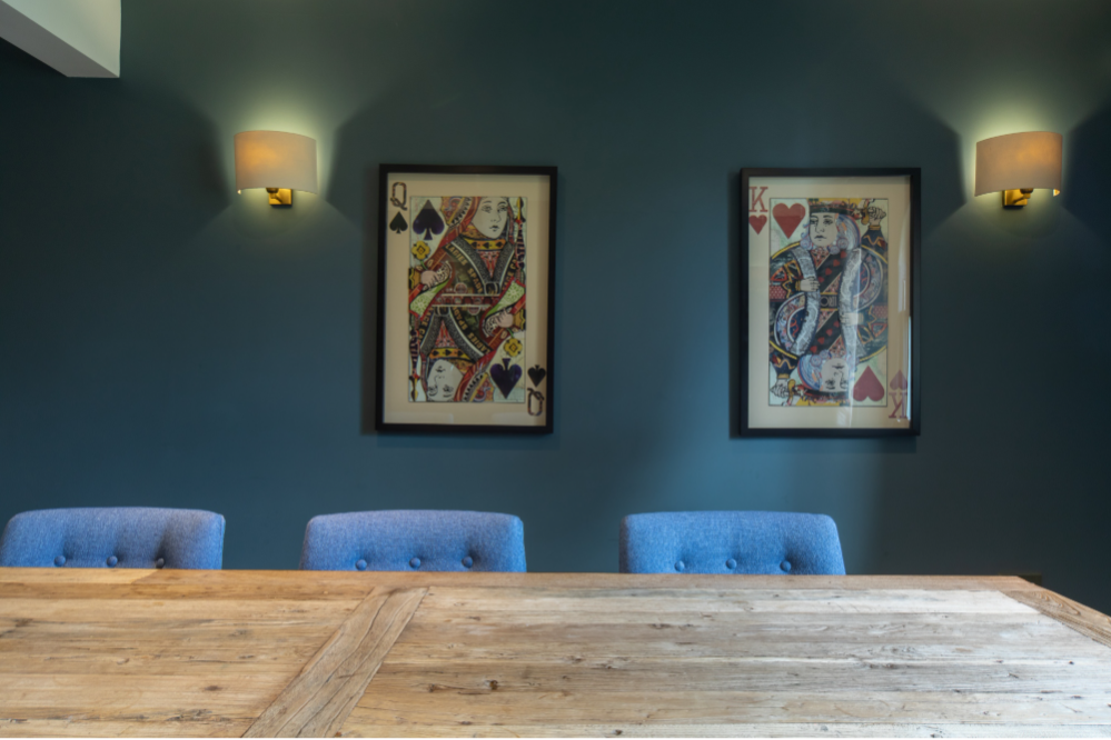 Card room meeting space