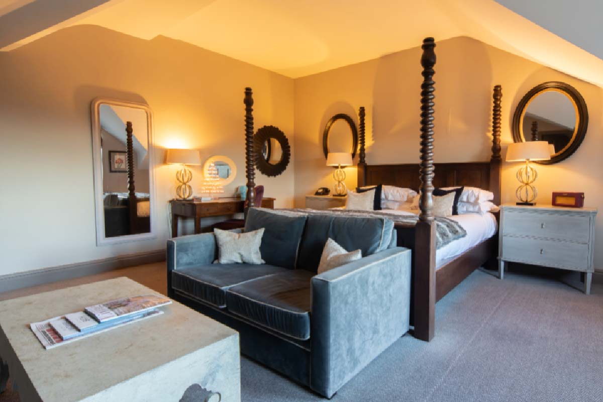 Rooms That Match the Setting