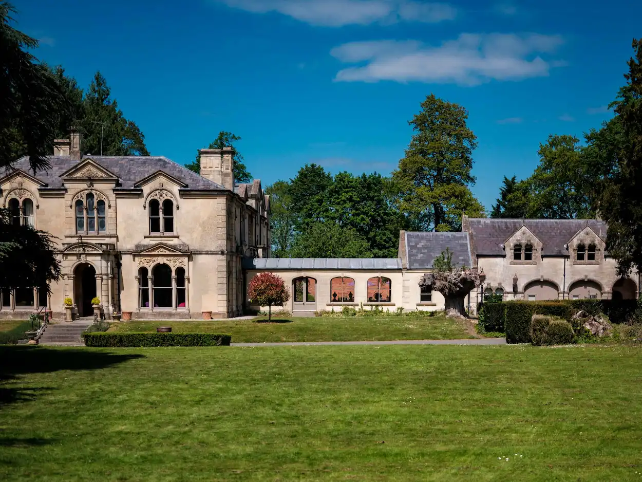 Rooms That Match the Setting